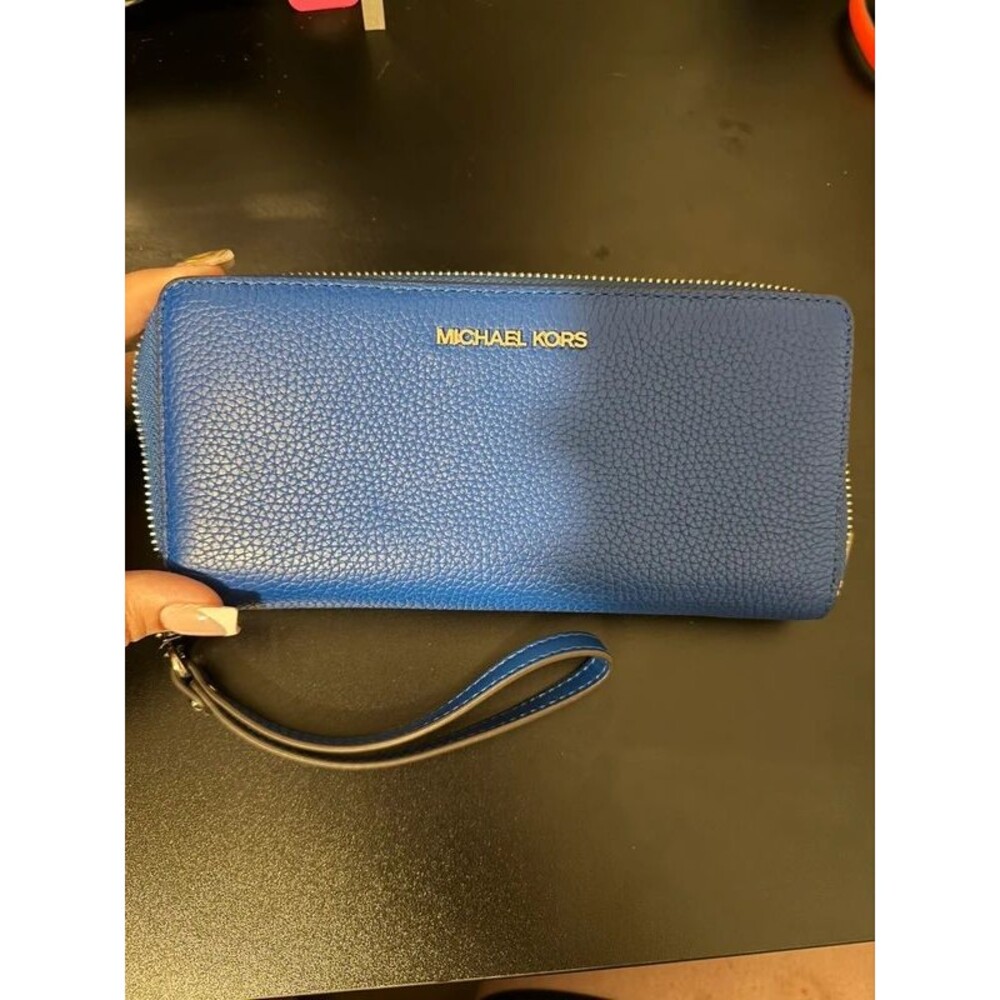 Michael Kors Large Wallet w/ Strap
